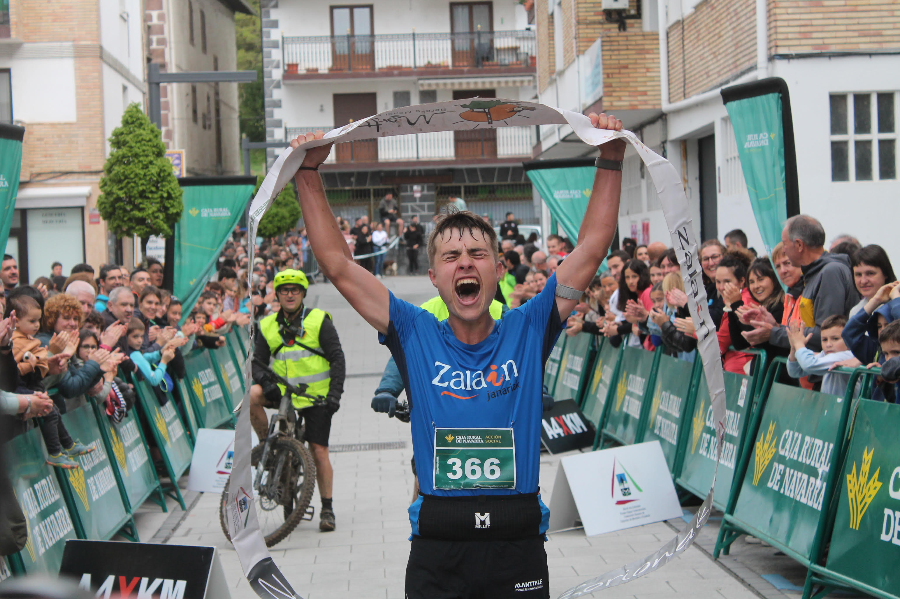 AINARA ALCUAZ Y BE&Ntilde;AT ALBISU CAMPEONA Y CAMPE&Oacute;N NAVARROS DE CARRERAS POR MONTA&Ntilde;A